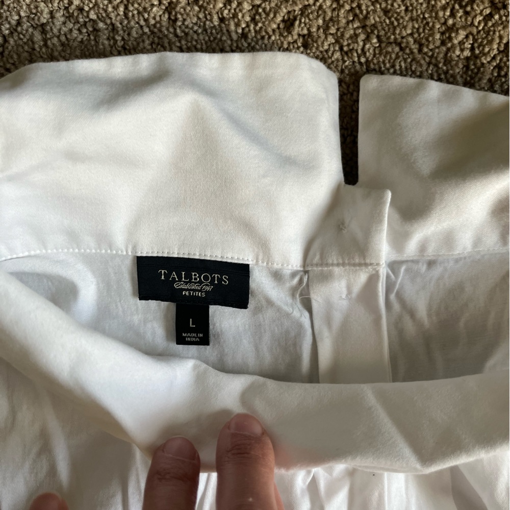 Talbots large whit shirt with statement collar and buttons in the back.